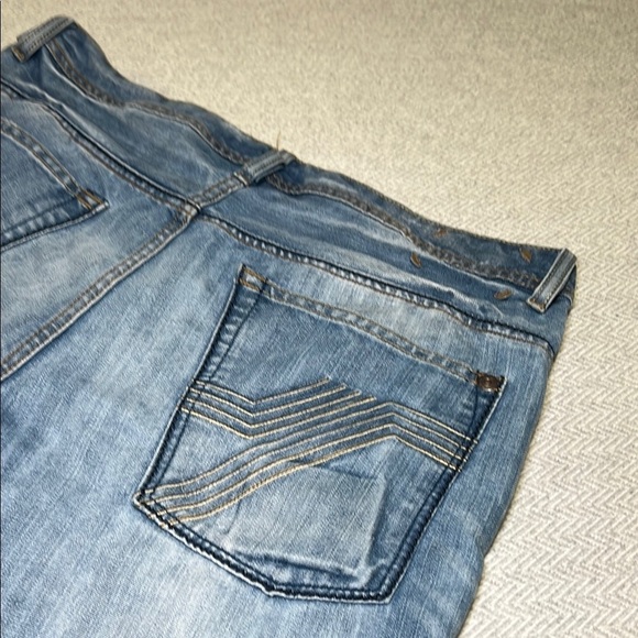 Buffalo Jeans Light Blue Denim Shorts. Jorts. Size 36. - Picture 5 of 9